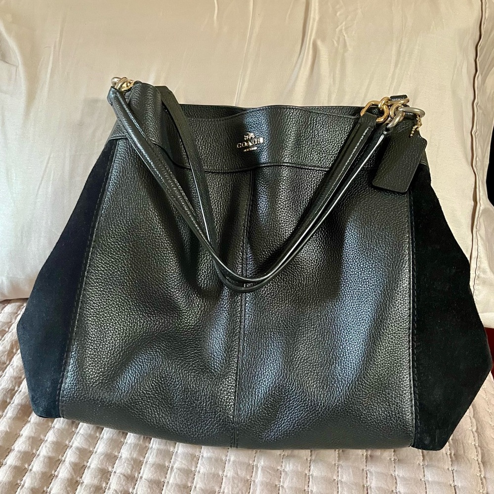 Coach shoulder bag in good condition.
